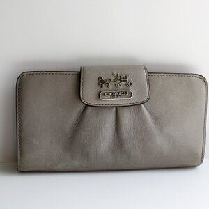 Coach Light Grey Leather Small Wallet Pink Interior Silver Carriage Logo